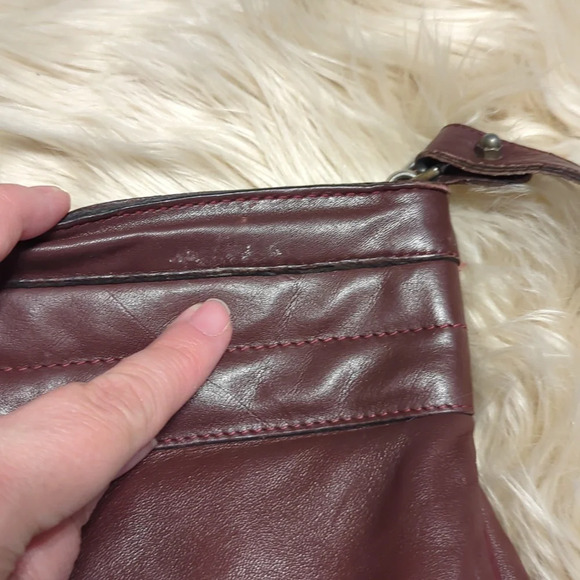 Vintage oxblood Etienne Aigner shoulder bag - Picture 8 of 8